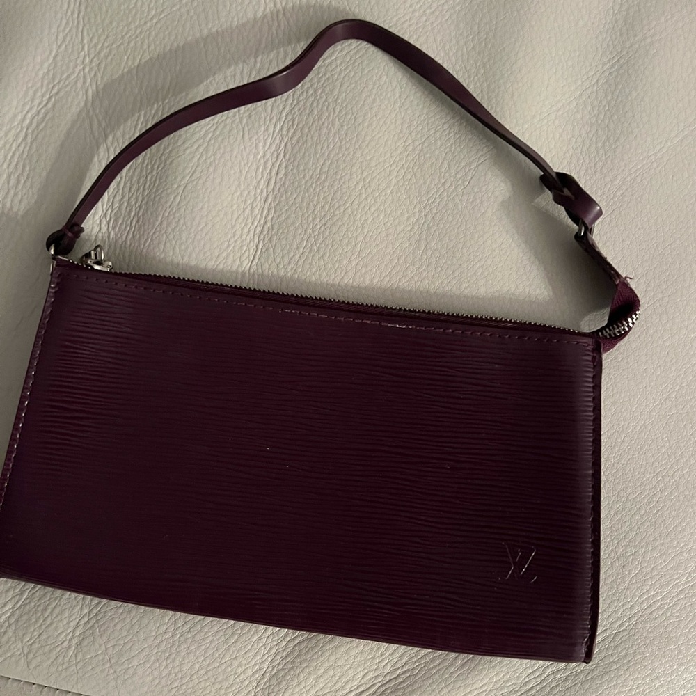 Louis Vuitton Épi leather clutch deep purple